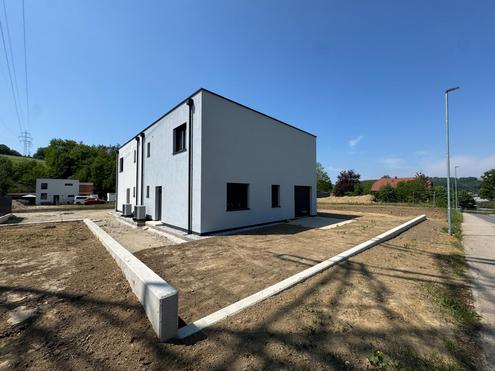 Neubau-Doppelhaus-H�lfte mit 4 Schlafzimmern!