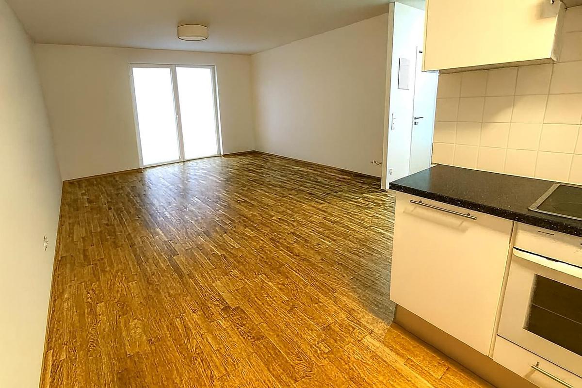 Blick von der K�che ins Wohnzimmer 2