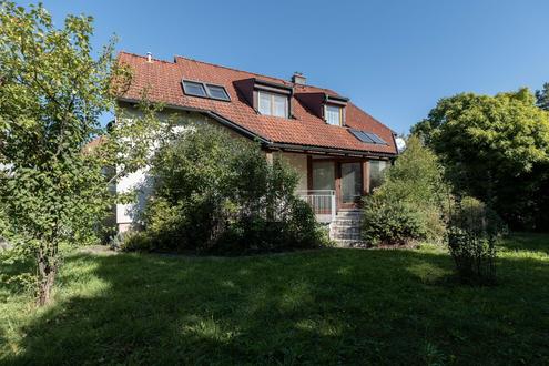 "Familienfreundliches Einfamilienhaus mit Wellnessbad, Sauna, Kachelofen, Fu�bodenheizung, gro�em Garten und Doppelgarage in Tulln"