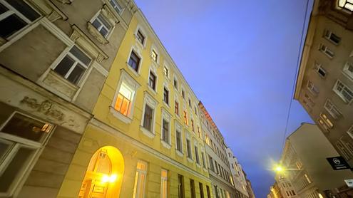 &quot; Ran an die Sanierung fr s schne Leben !&quot; Nhe U3 Htteldorferstrae/ Breitensee