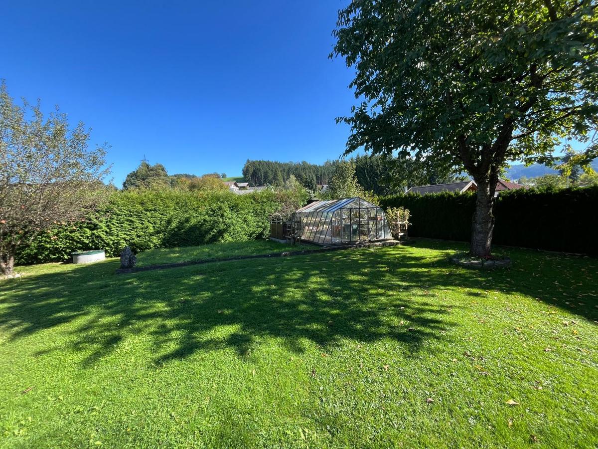 Garten mit Gewchshaus