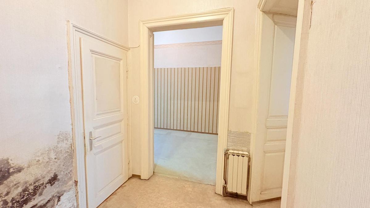 Blick zu den Zimmern