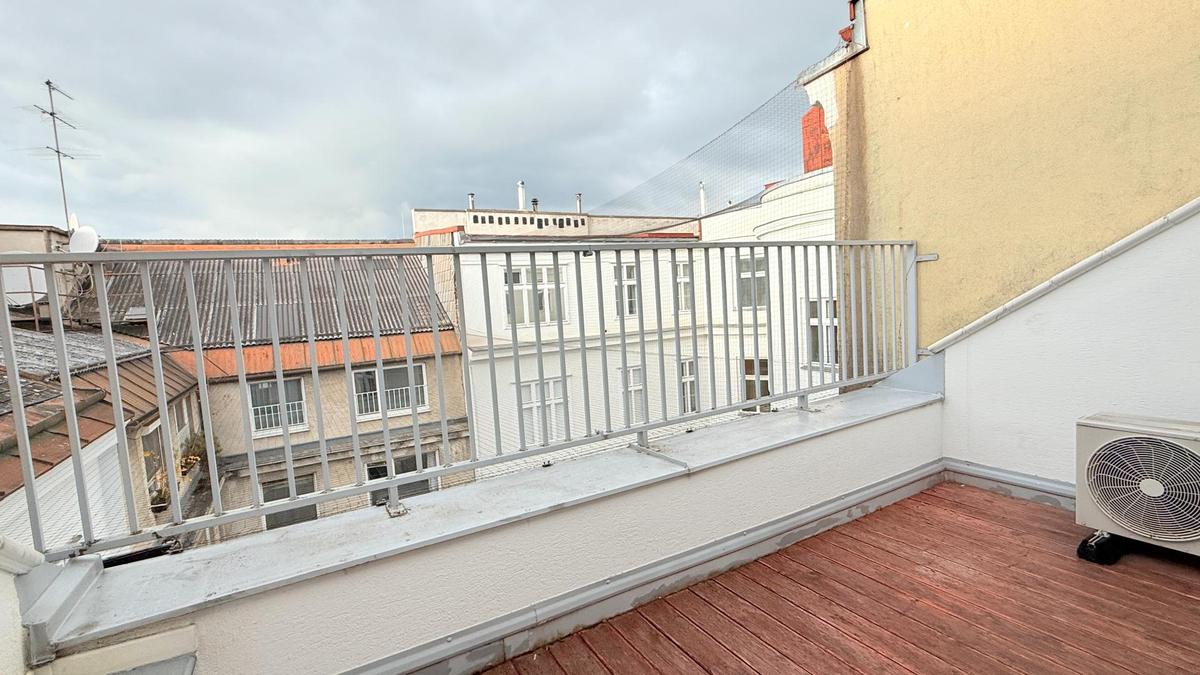 Ausblick Terrasse in den Innenhof