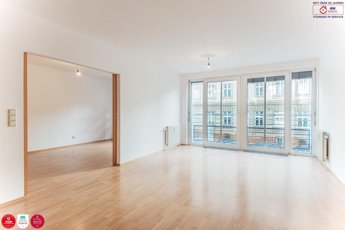 Wohnzimmer mit offener Kche  - Ansicht 1