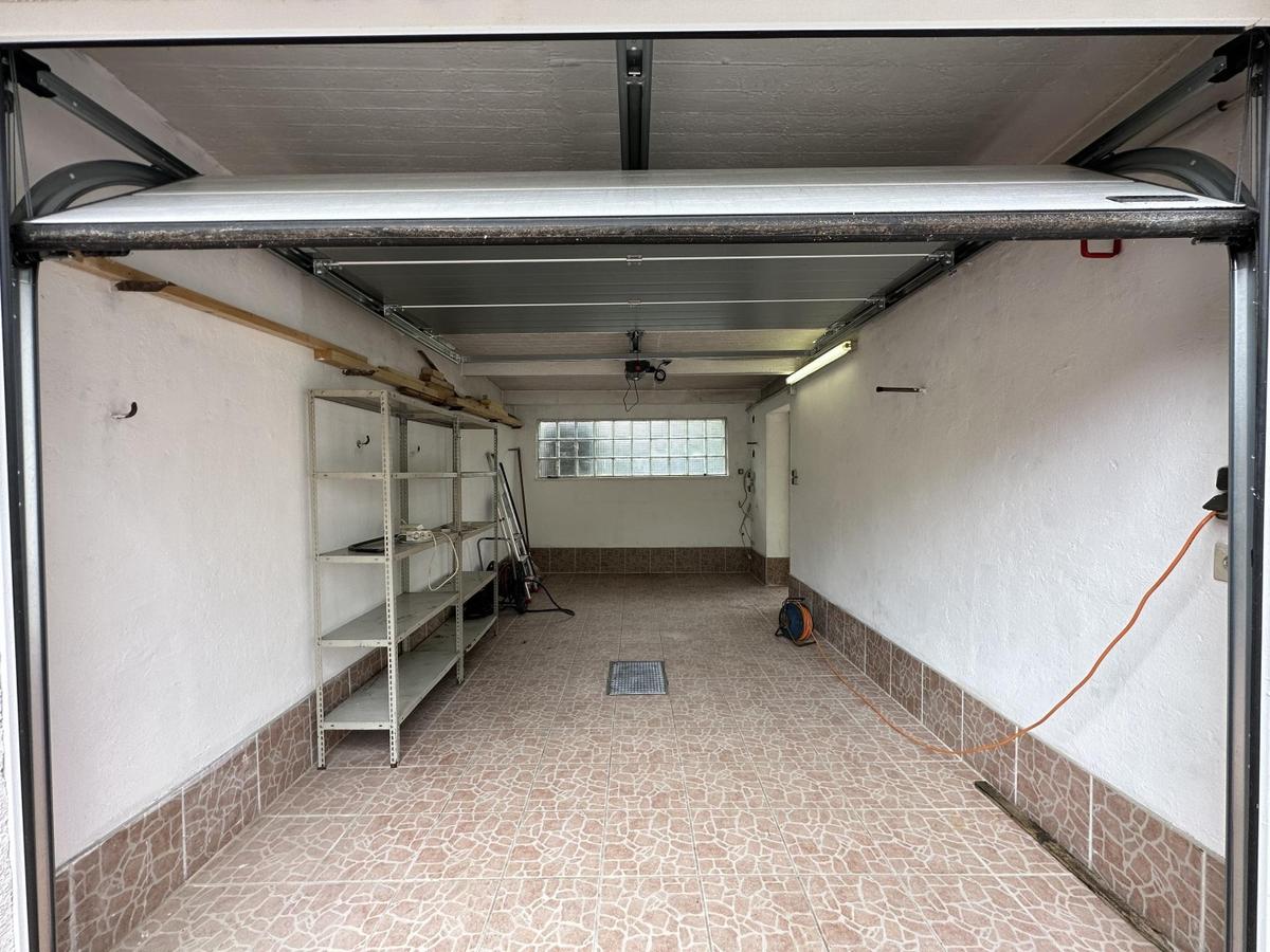 33 Garage