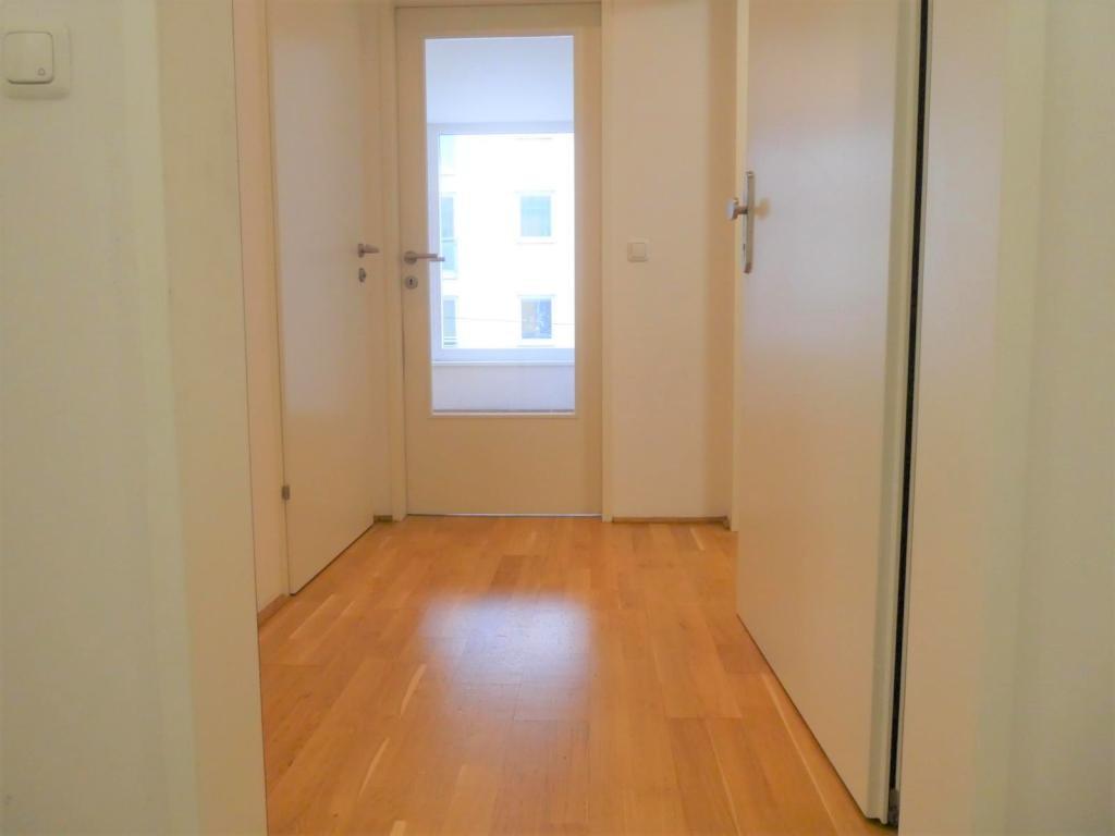 Vorraum - Blick in die Wohnung