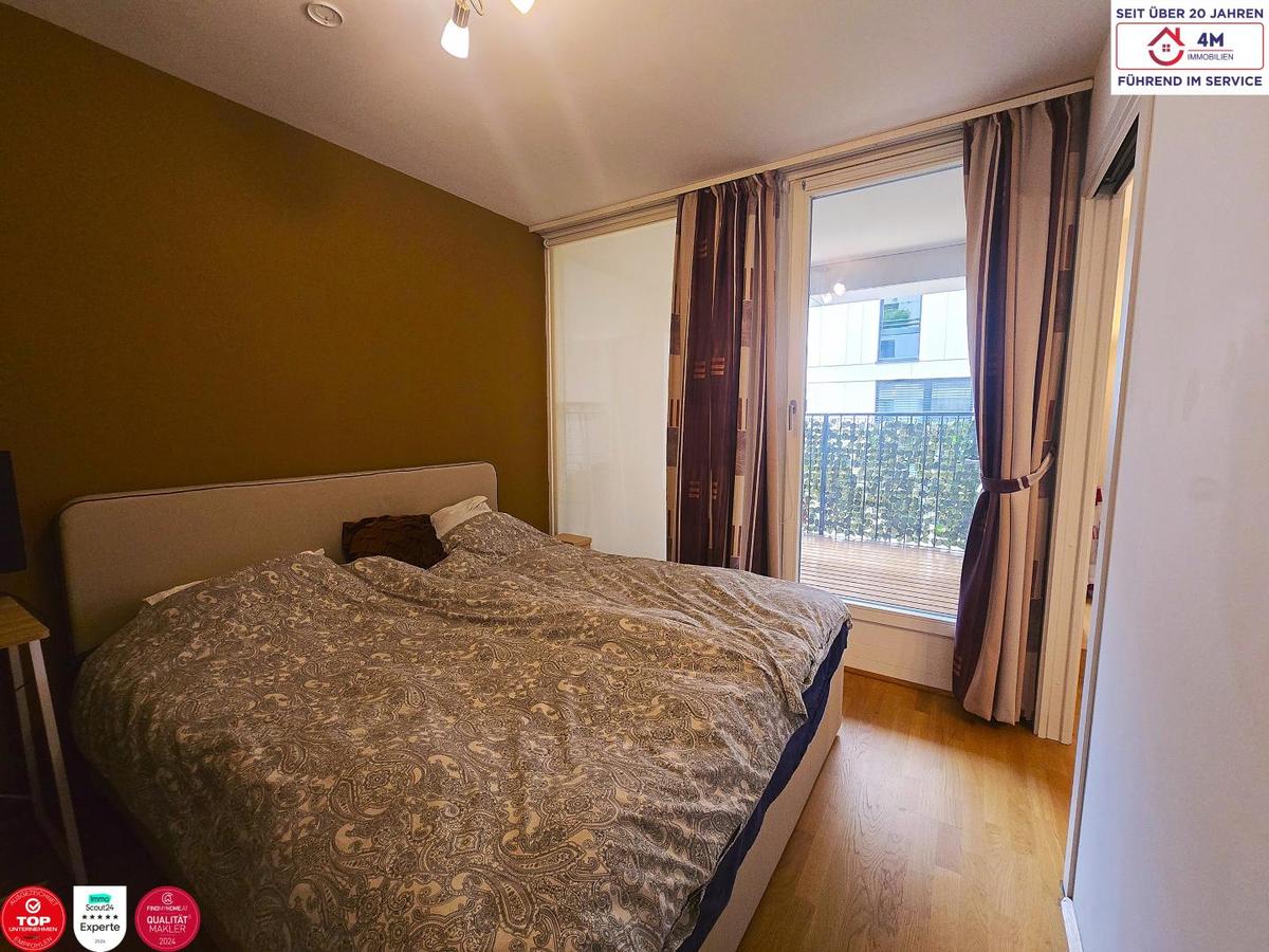 Schlafzimmer mit Ankleidebereich