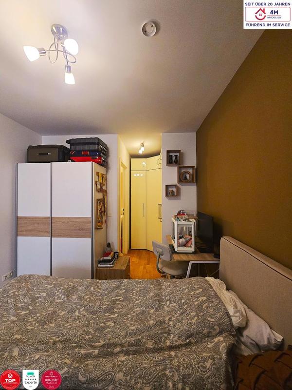 Schlafzimmer mit Ankleidebereich