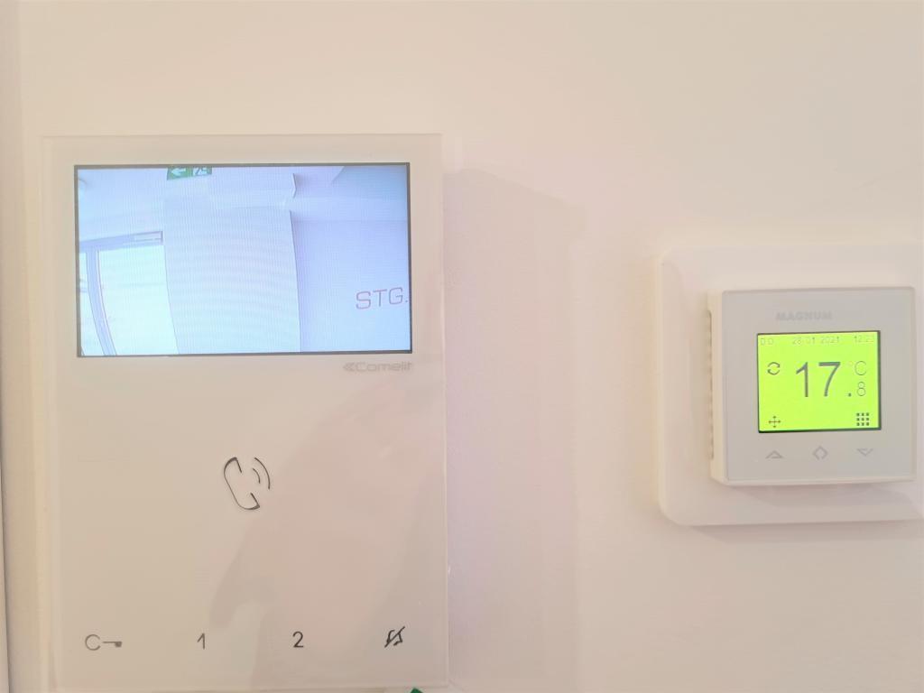 digitales Raumthermostat + Videogegensprechanlage