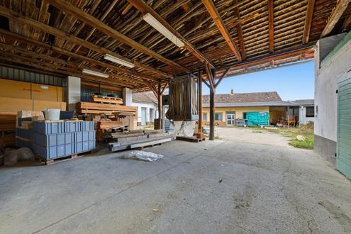 Vielseitige Gewerbe- und Wohnliegenschaft: diverse Hallenflchen, Wohngebude und ein grozgiges Grundstck!