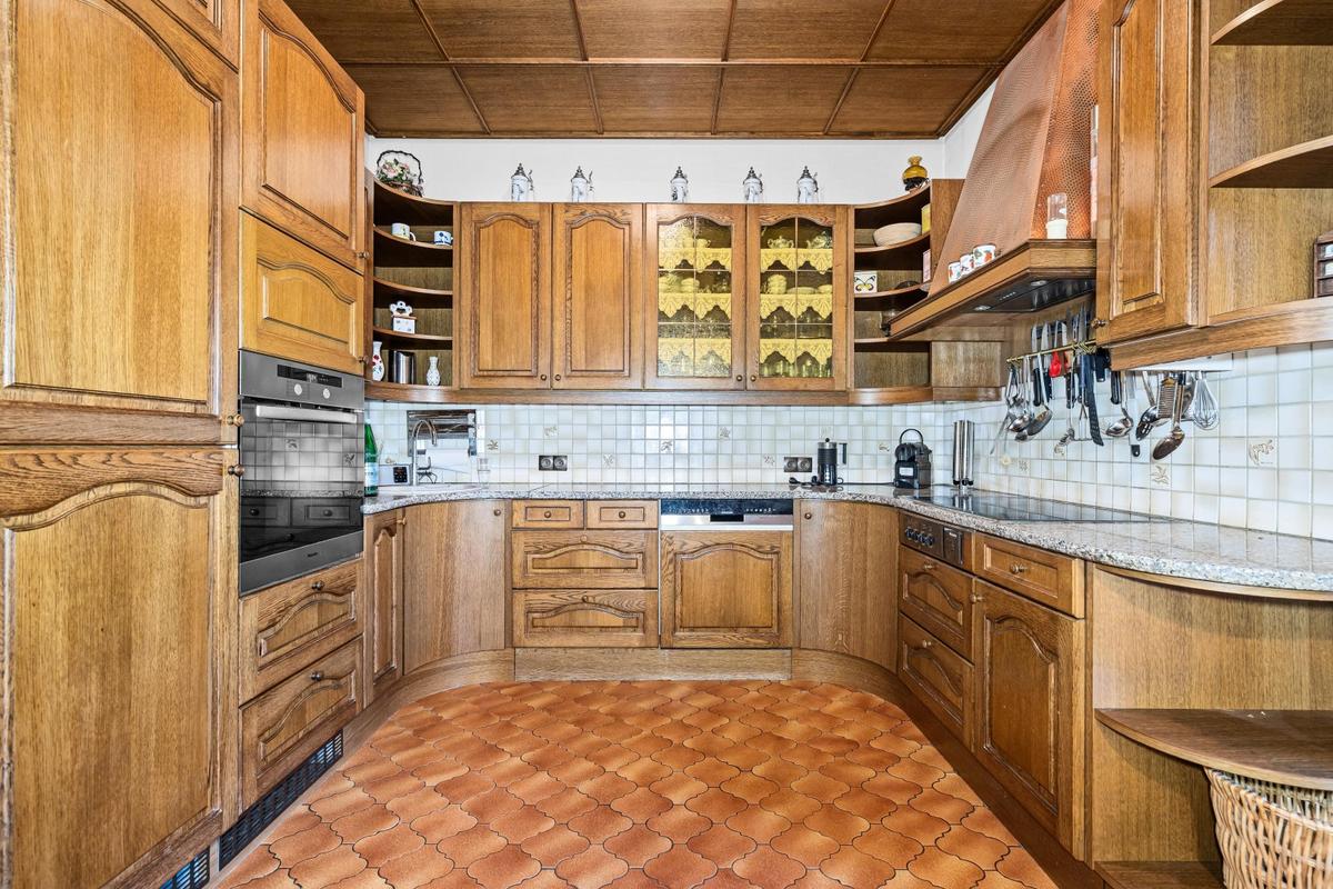 11 EFH 2103 - K�che