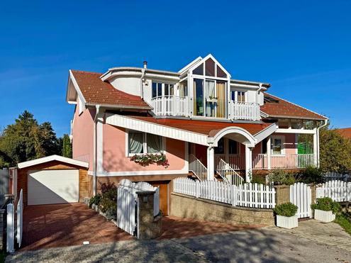 "Coole Liegenschaft - überdachtes Pool inklusive!"