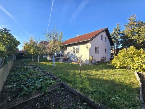 "Einfamilienhaus mit Potenzial und großem Garten ? Theresienfeld "