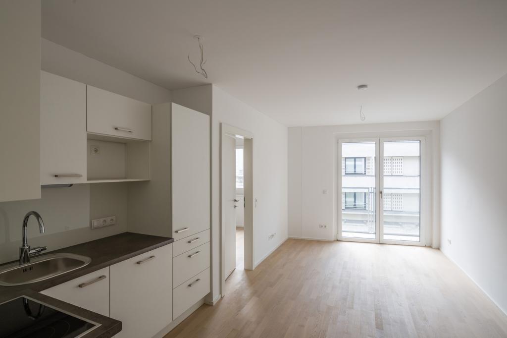 Wohnzimmer, Blick zur  Loggia