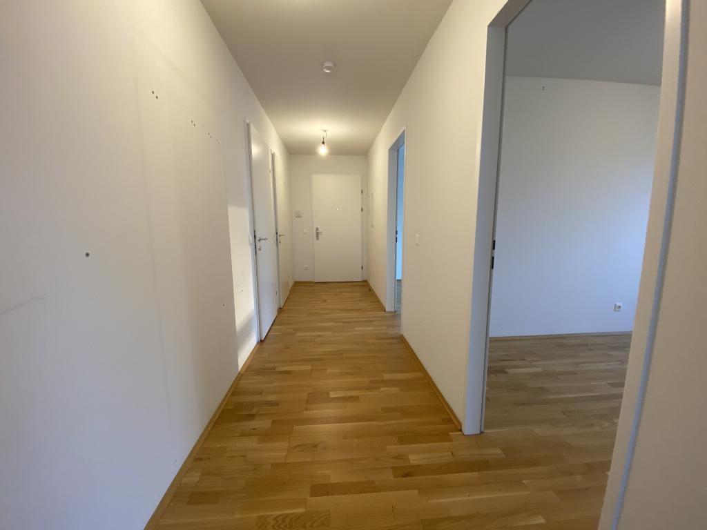 Gang - Blick zur Eingangstr