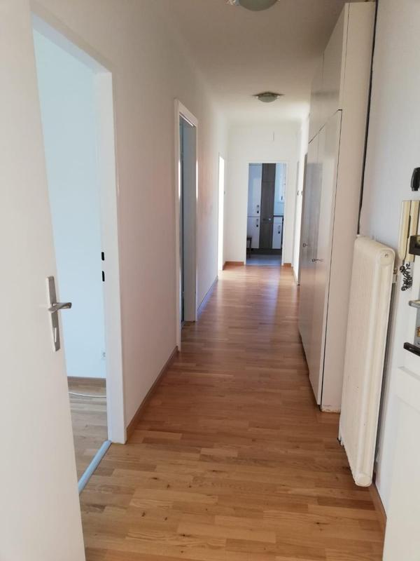 zentrales Vorzimmer (vor Bezug)