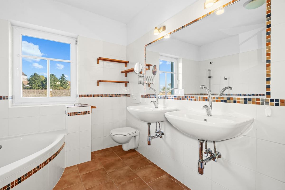 Bad mit Blick nach drauen OG