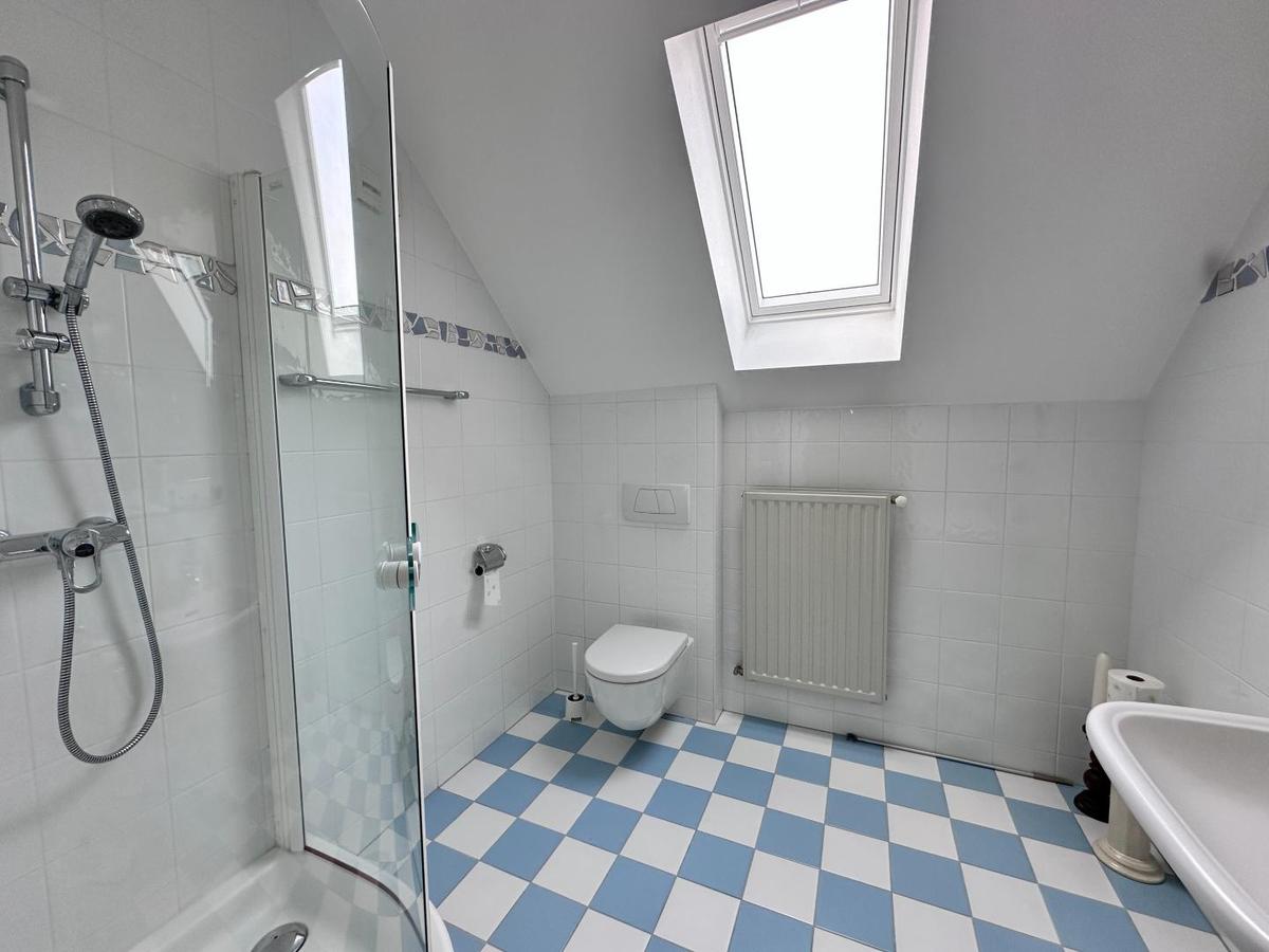 14_Badezimmer mit Dusche_OG