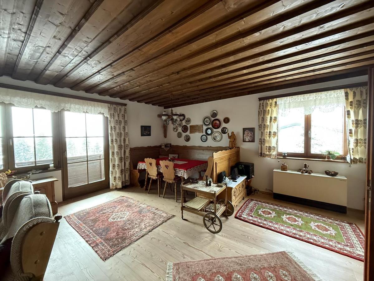 Ess- Wohnzimmer mit su?dseitigem Balkon