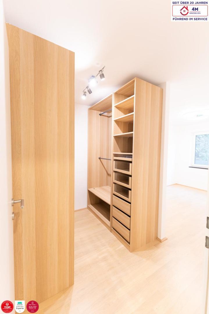 Begehbarer Kleiderschrank