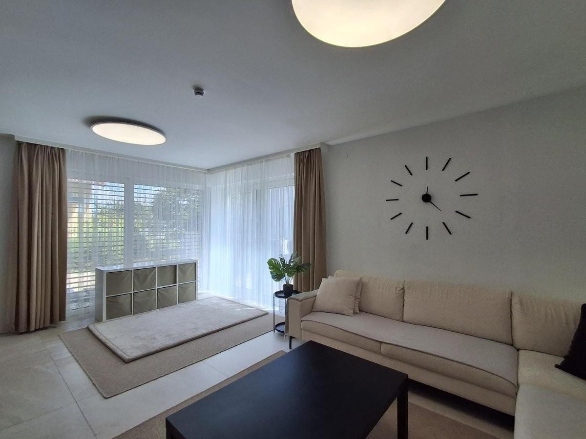 2 Wohnzimmer mit Terrassenzugang DHH 2201