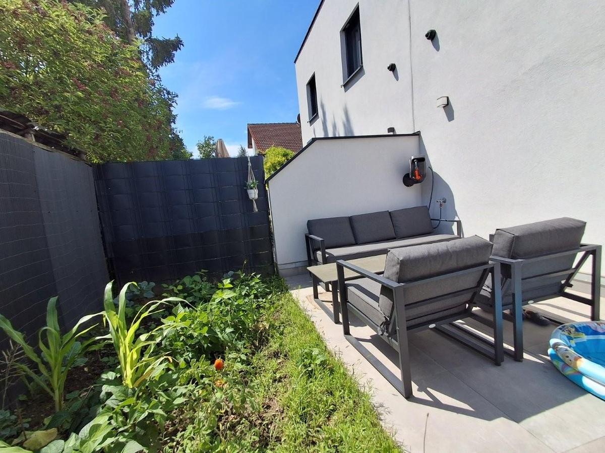 27 Garten mit Terrasse DHH 2201