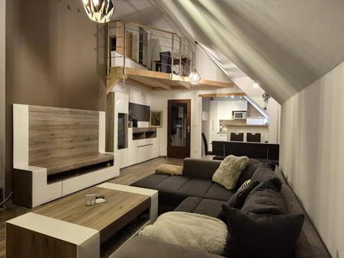 SCHNE, ZENTRALE DACHGESCHOSSWOHNUNG MIT SDBALKON