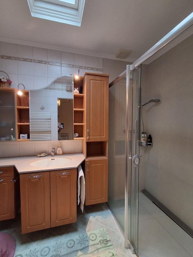 11 Badezimmer mit Dusche OG RH 1230