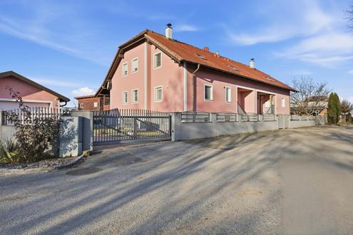 Gro�z�gige Liegenschaft mit Garten, Garage &amp; Terrasse!