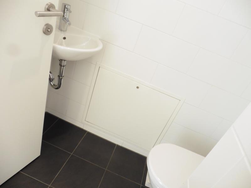 WC mit Waschbecken