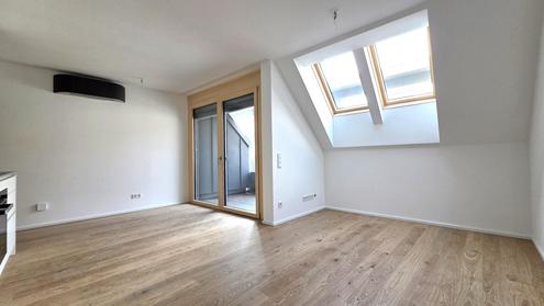 +++ DACHGESCHOSS +++ ERSTBEZUG+++ KLIMAANLAGE +++ LOGGIA UND TERRASSE +++