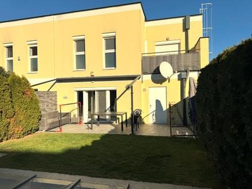 "Modernes Eckreihenhaus mit Garage und Pool!"