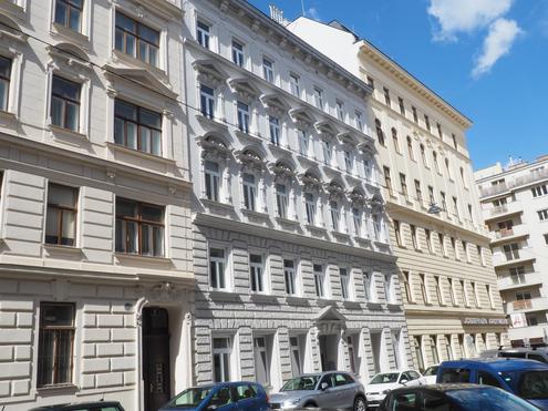 4-Zimmer-Altbaumiete!| Zweitbezug nach Top-Sanierung!