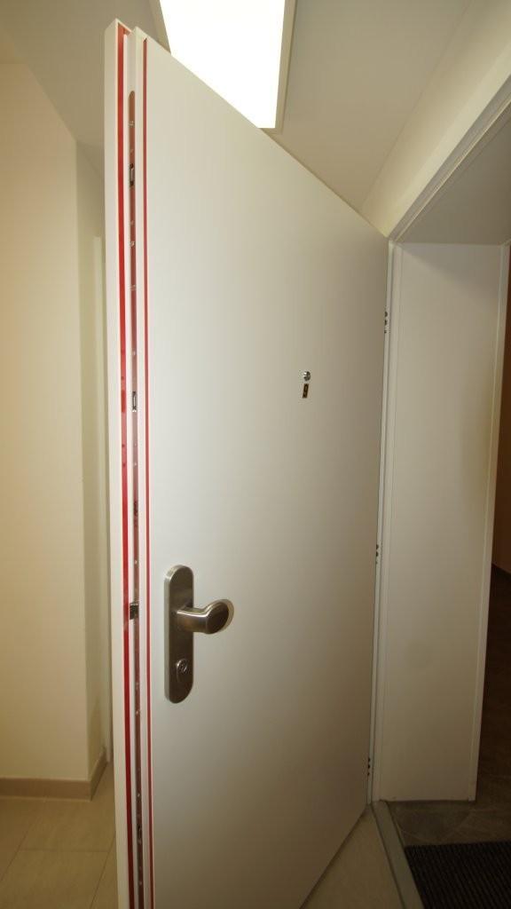 16 Sicherheitstre MTW 3004