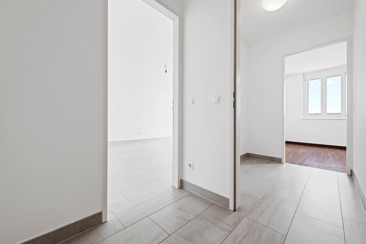 PMP273-AN-23546_JFW_Top160-06