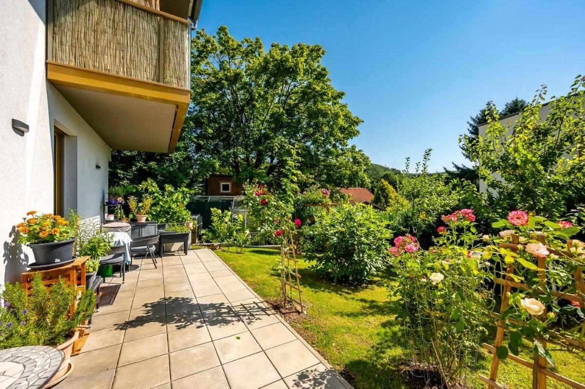5 Terrasse mit Rosengarten ETW 3004