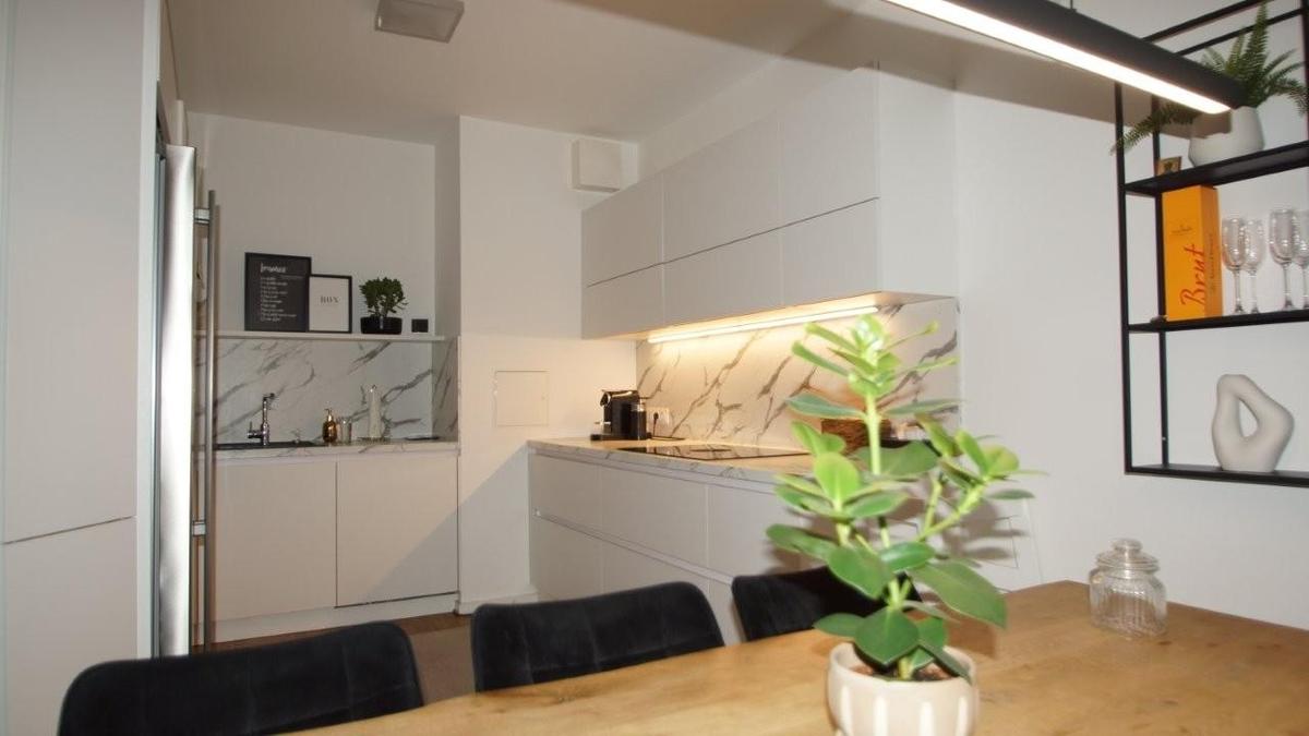 12 Esstisch mit K�che ETW 1120