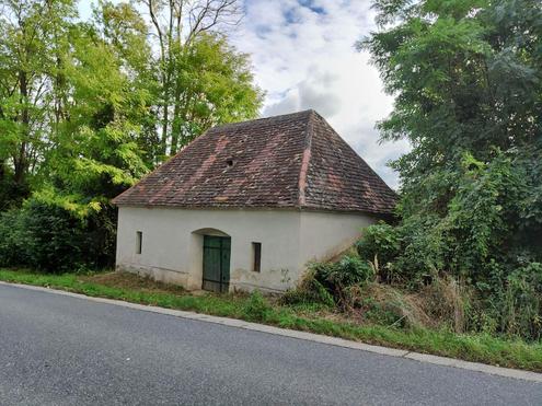Presshaus mit Weinkeller und vielseitigen Nutzungsm�glichkeiten