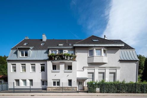 " Wohnen mit Turmzimmer in historischer Villa in Pressbaum "