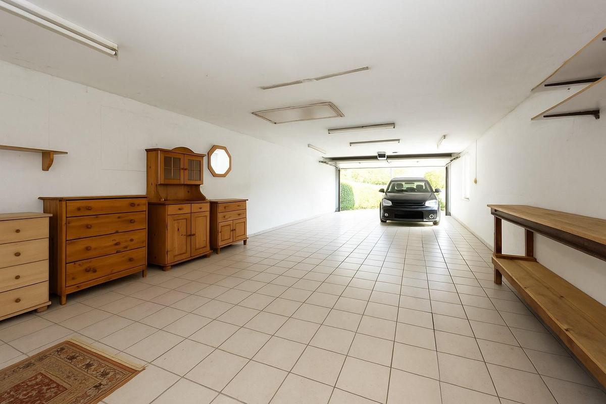 Garage (ger�umt mit KI)