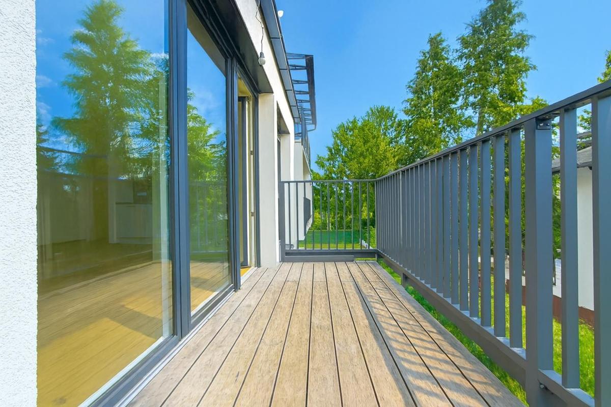 Terrasse - Blick Richtung Garten