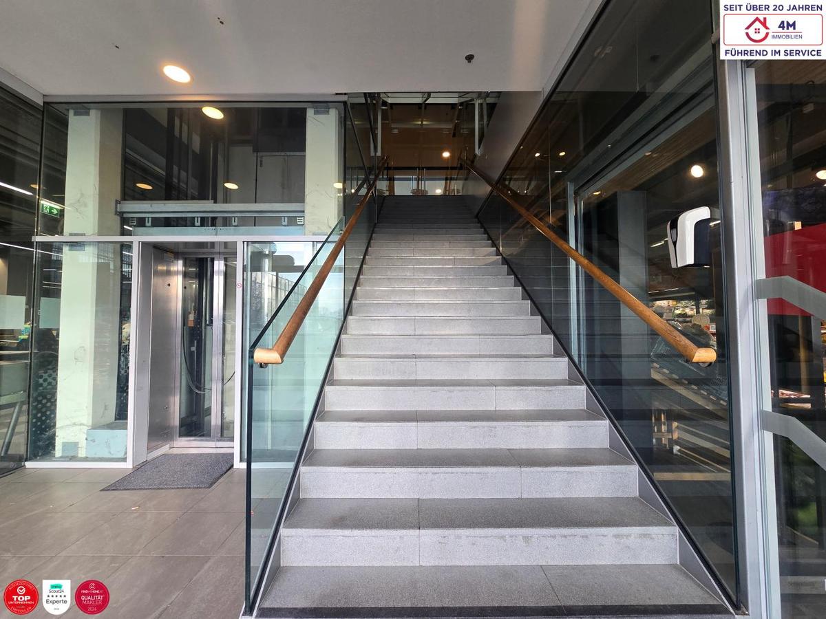 Phils Place Haupteingang