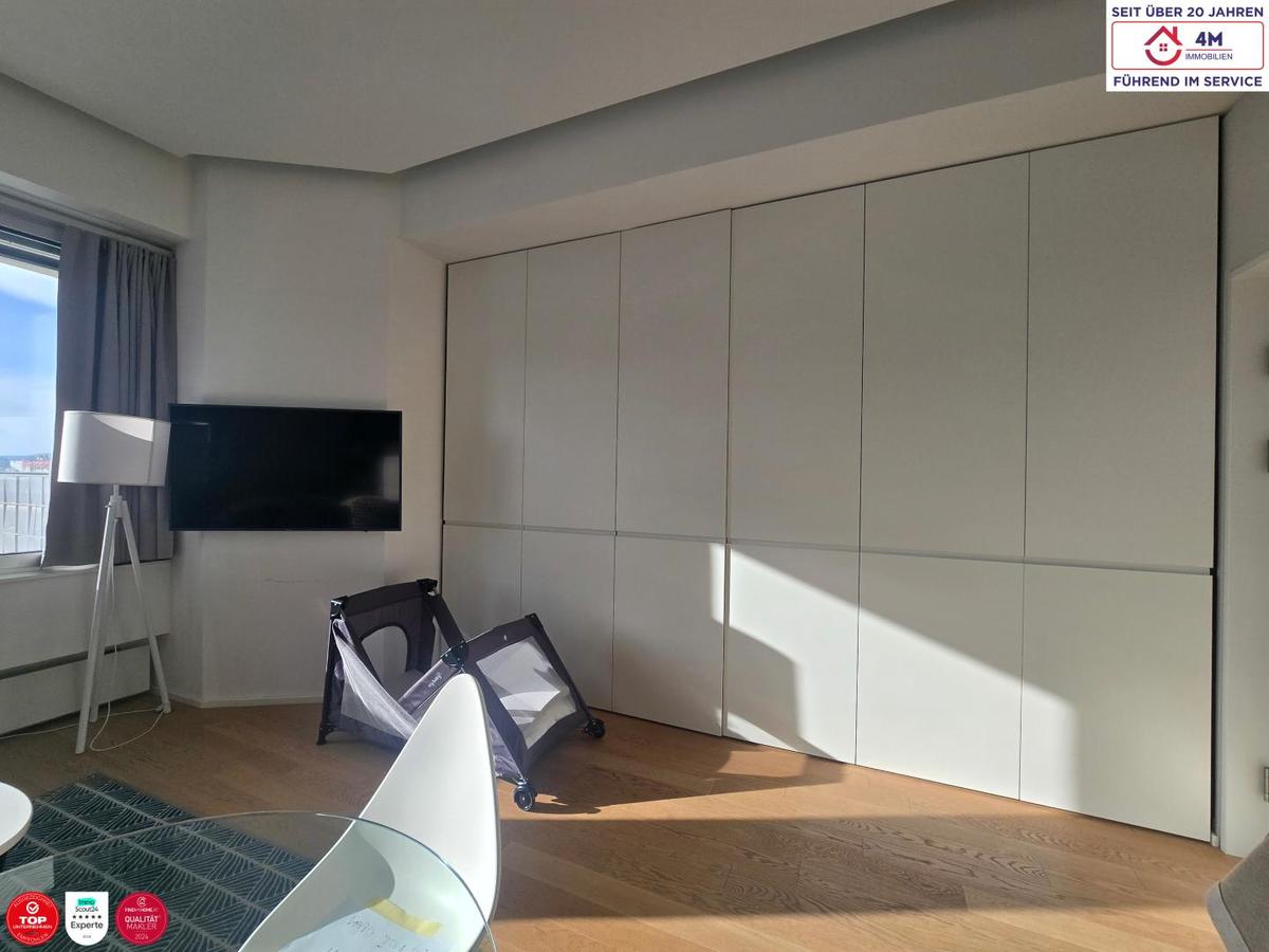 Einbauk�sten mit viel Stauraum