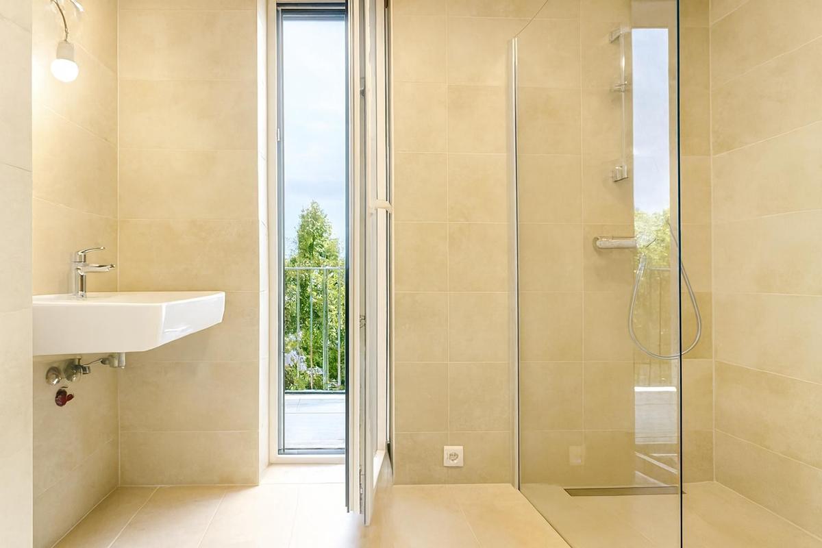 beim Z�hneputzen direkt auf die Terrasse gehen