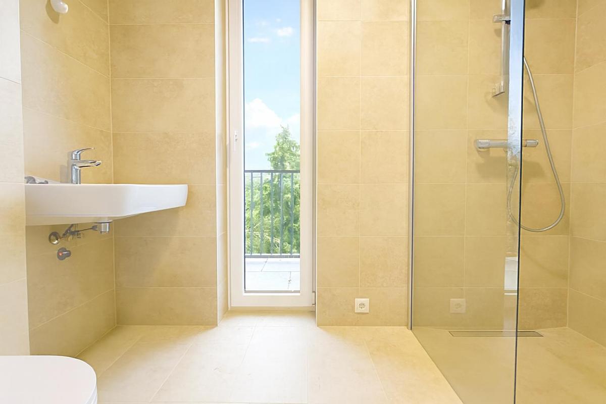 Badezimmer mit Tageslicht