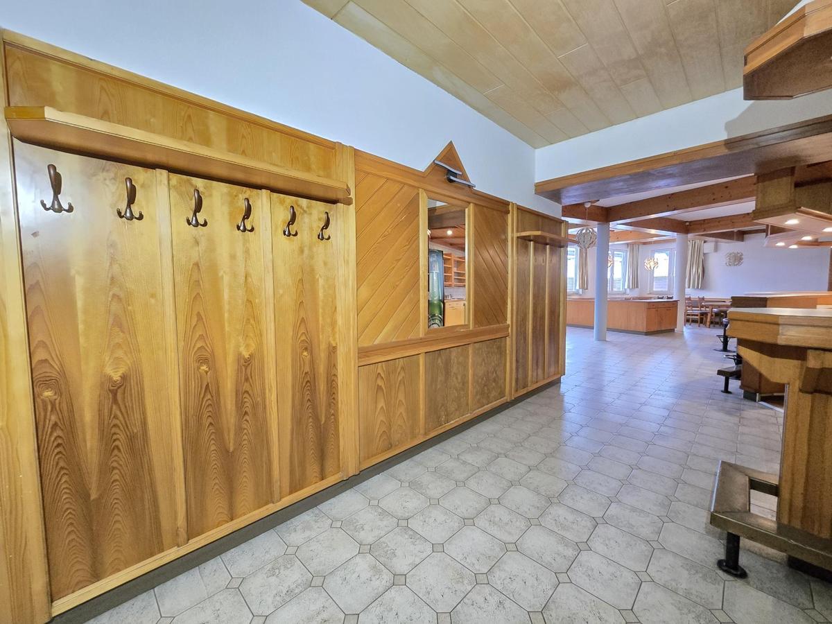 16 Garderobe Restaurant