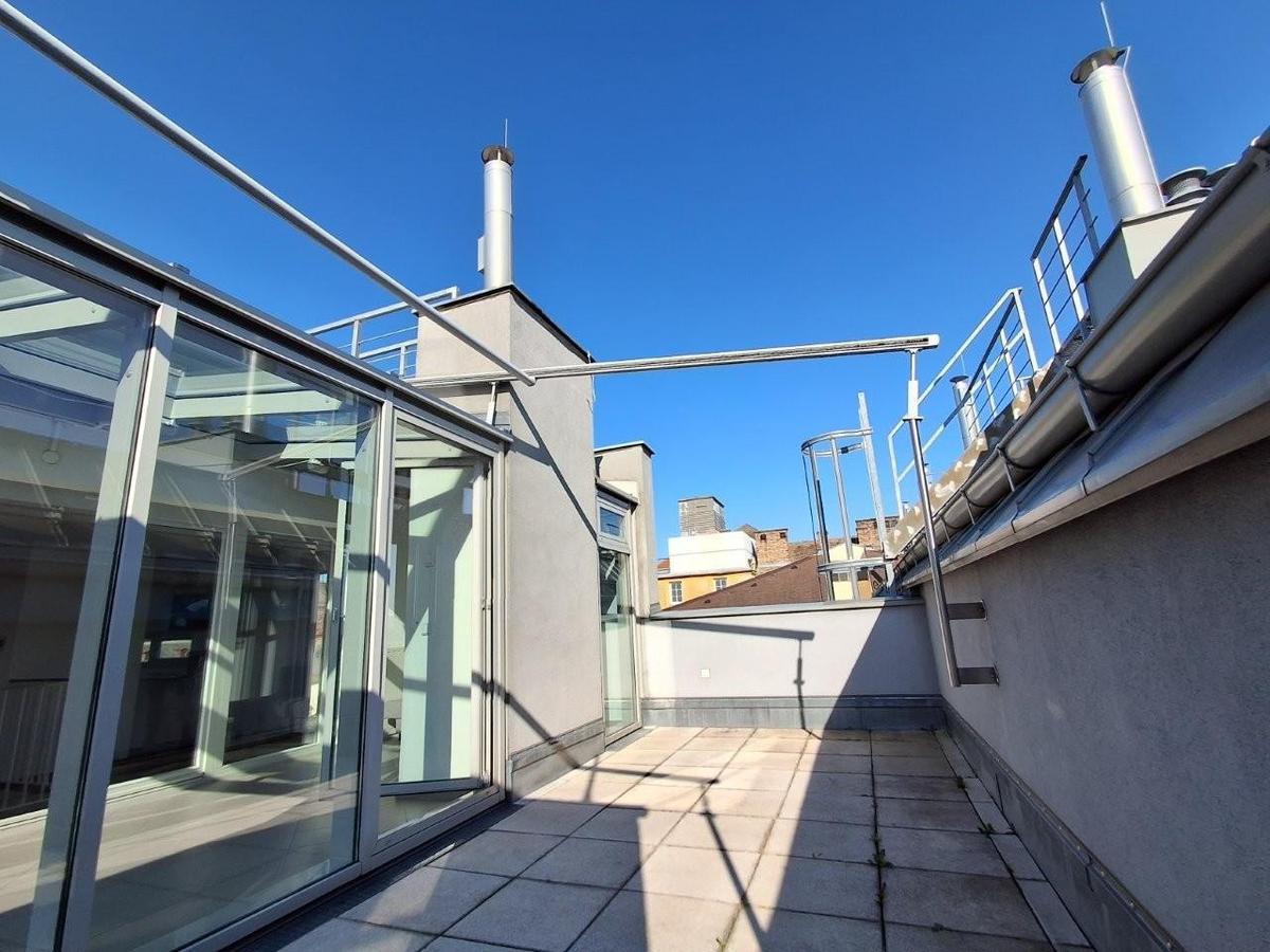 21 Terrasse uneinsichtig DG 1210