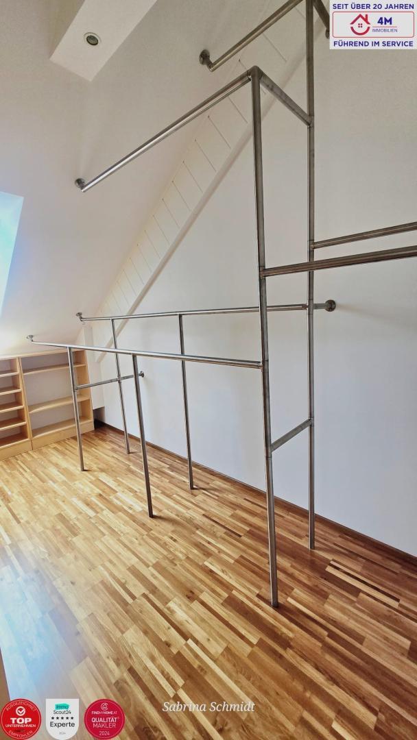 Begehbare Garderobe zu Zimmer 3