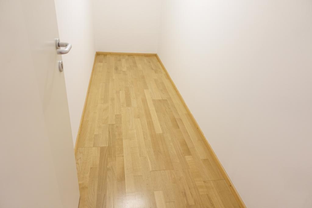 gro�er Abstellraum bei der K�che