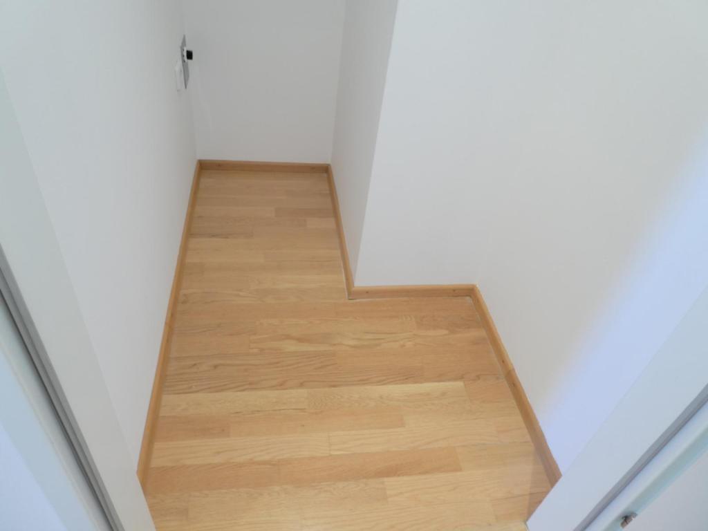 Abstellraum mit Waschmaschinenanschluss